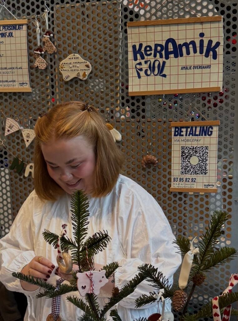 Amalie Overgaard med sin hobbyvirksomhed "Keramik Fjol"